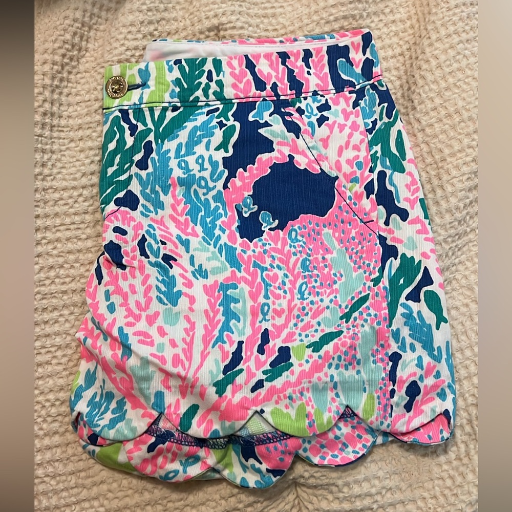 Lilly Pulitzer Navy Let’s Cha Cha Buttercup shorts